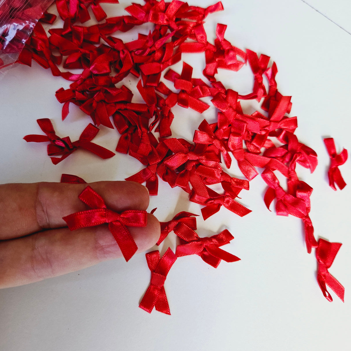 Red Ribbon Bows (100 pack)